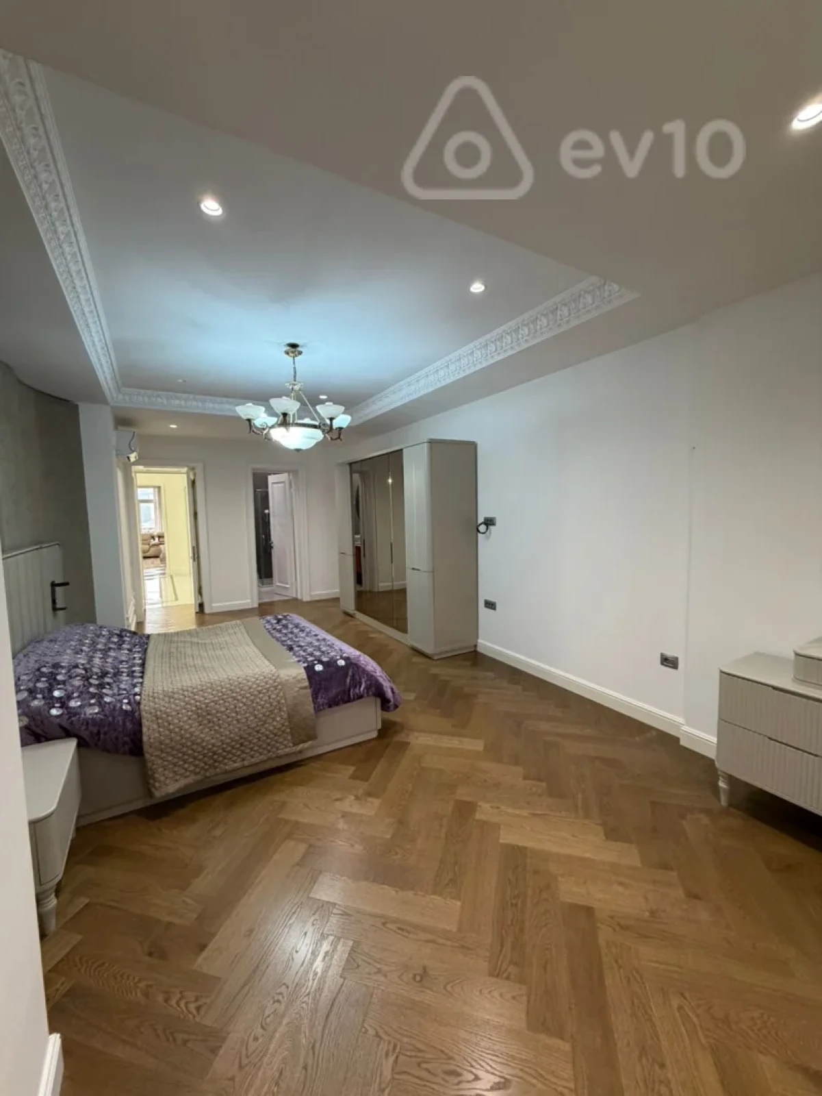 Kirayə verilir 3 otaqlı yeni tikili 180 m²