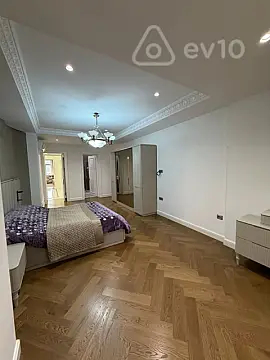 Kirayə verilir 3 otaqlı yeni tikili 180 m²