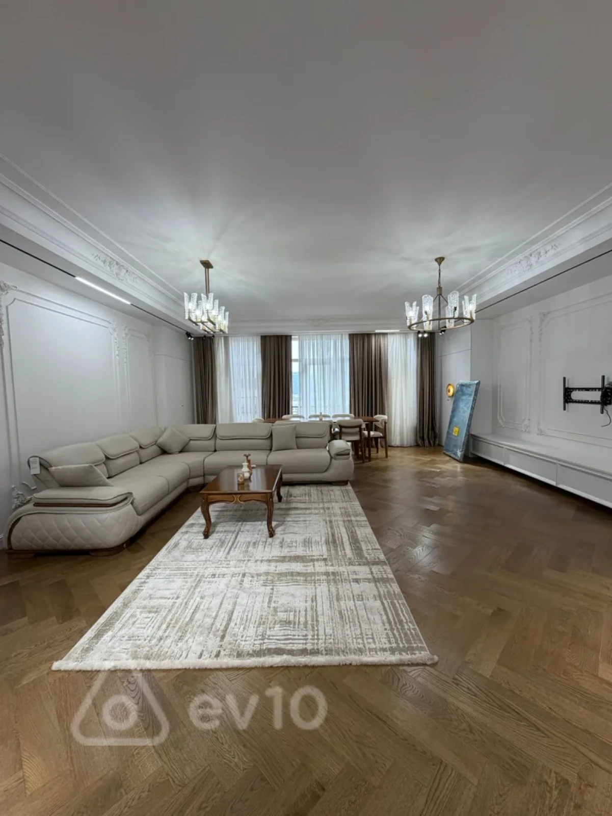 Kirayə verilir 3 otaqlı yeni tikili 180 m²