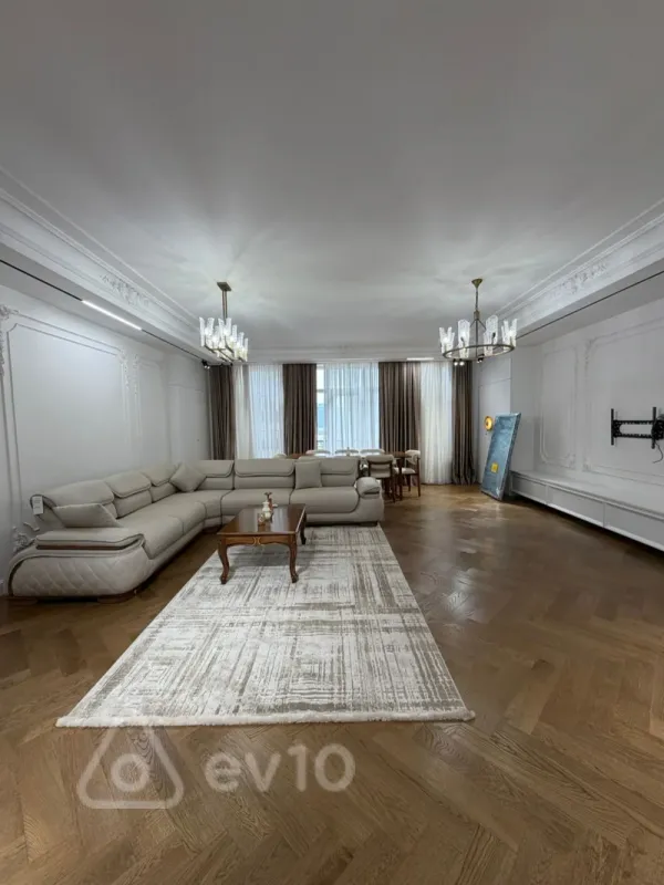 Kirayə verilir 3 otaqlı yeni tikili 180 m²