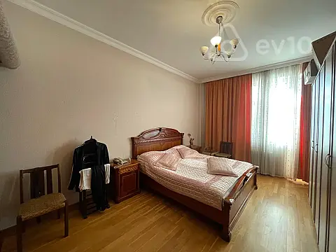 Satılır 4 otaqlı yeni tikili 180 m²