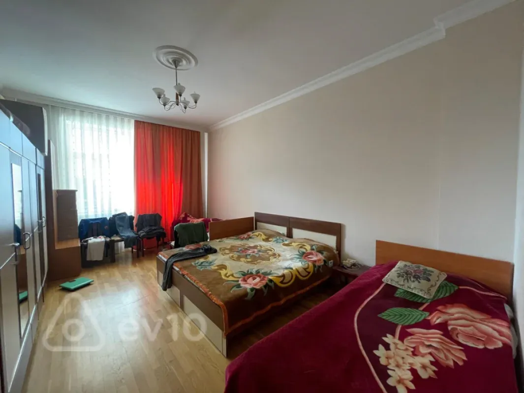 Satılır 4 otaqlı yeni tikili 180 m²