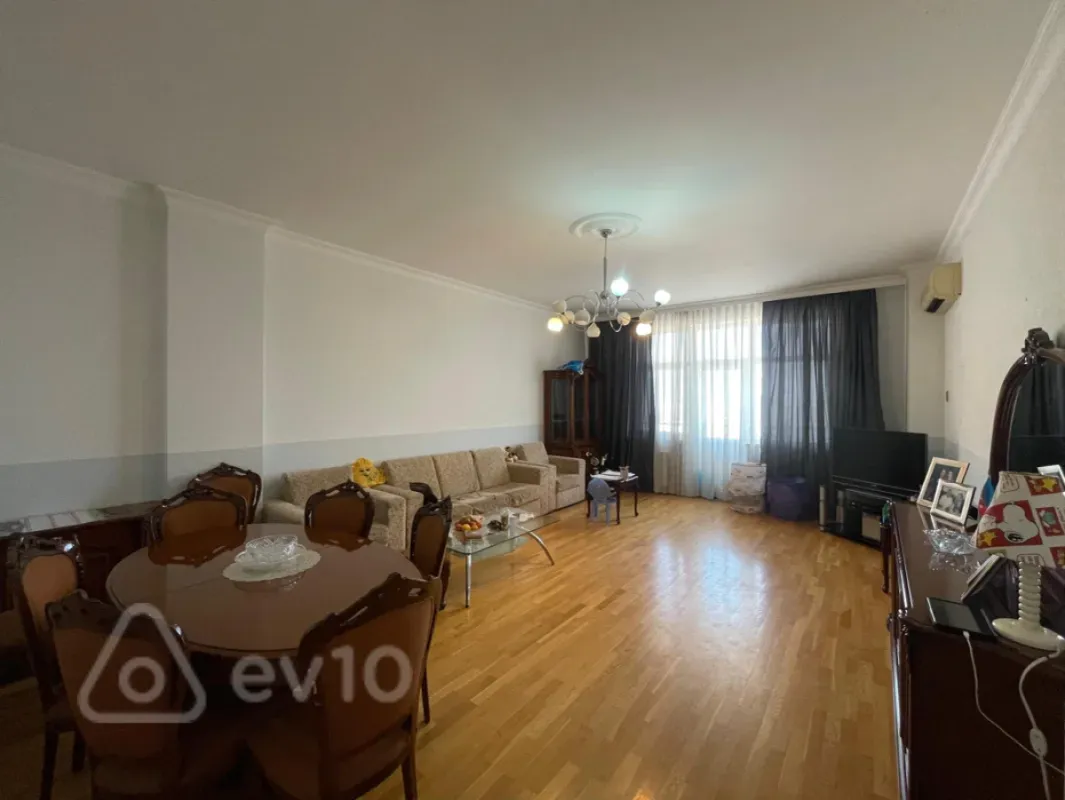 Satılır 4 otaqlı yeni tikili 180 m²