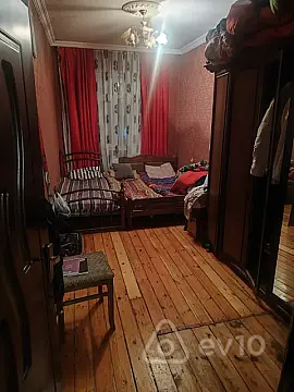 Kirayə verilir 2 otaqlı köhnə tikili 70 m²