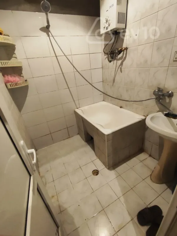 Kirayə verilir 2 otaqlı köhnə tikili 70 m²