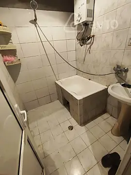Kirayə verilir 2 otaqlı köhnə tikili 70 m²