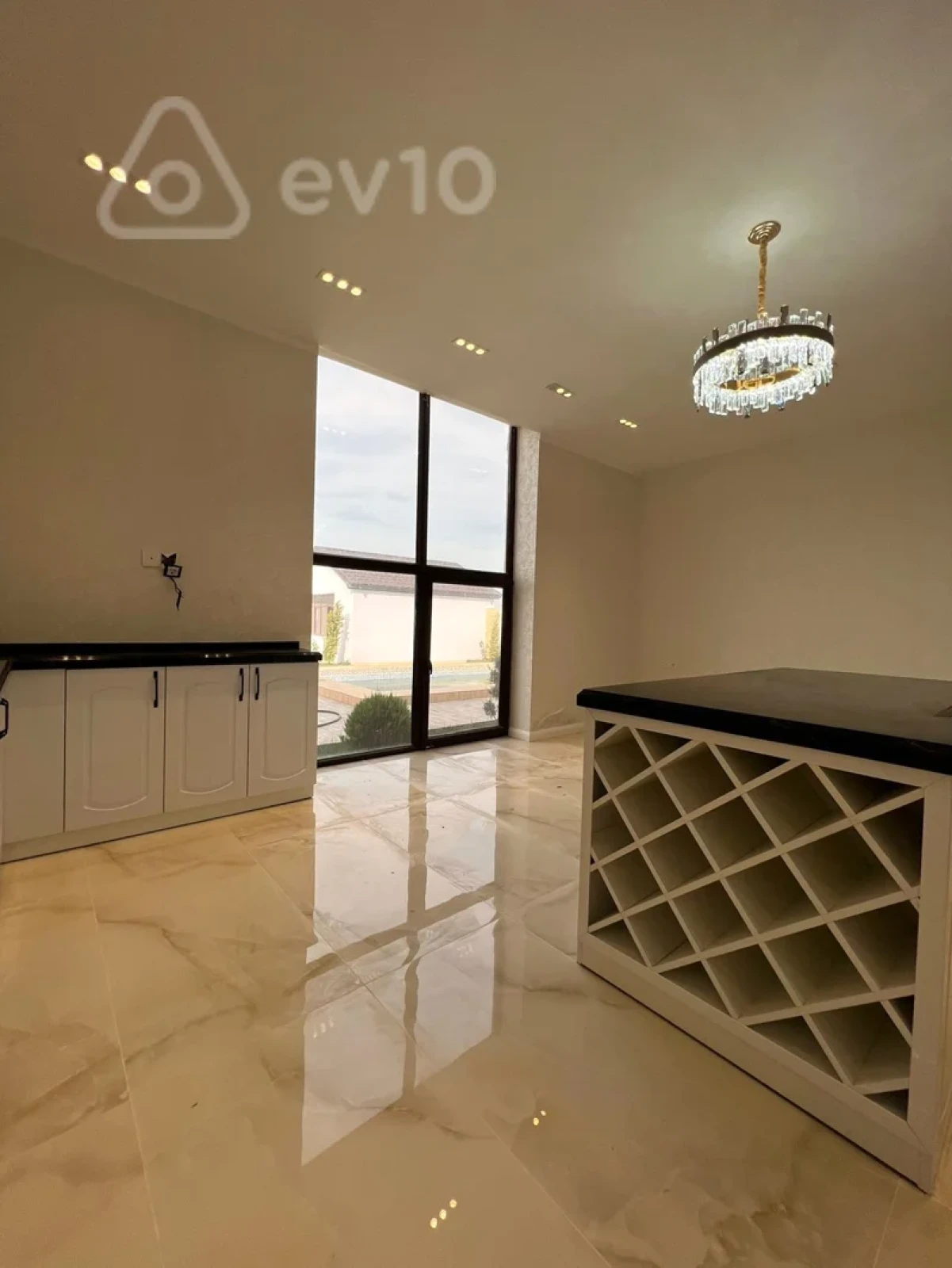 Satılır 7 otaqlı həyət evi 400 m²
