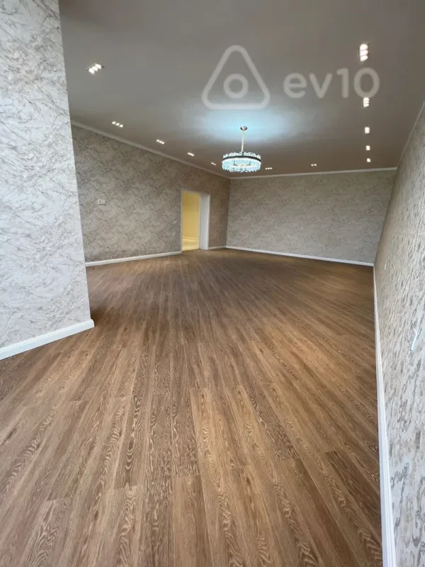 Satılır 7 otaqlı həyət evi 400 m²
