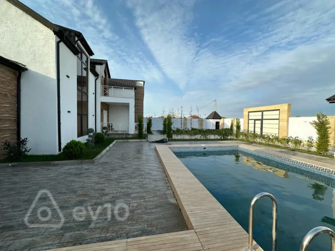 Satılır 7 otaqlı həyət evi 400 m²