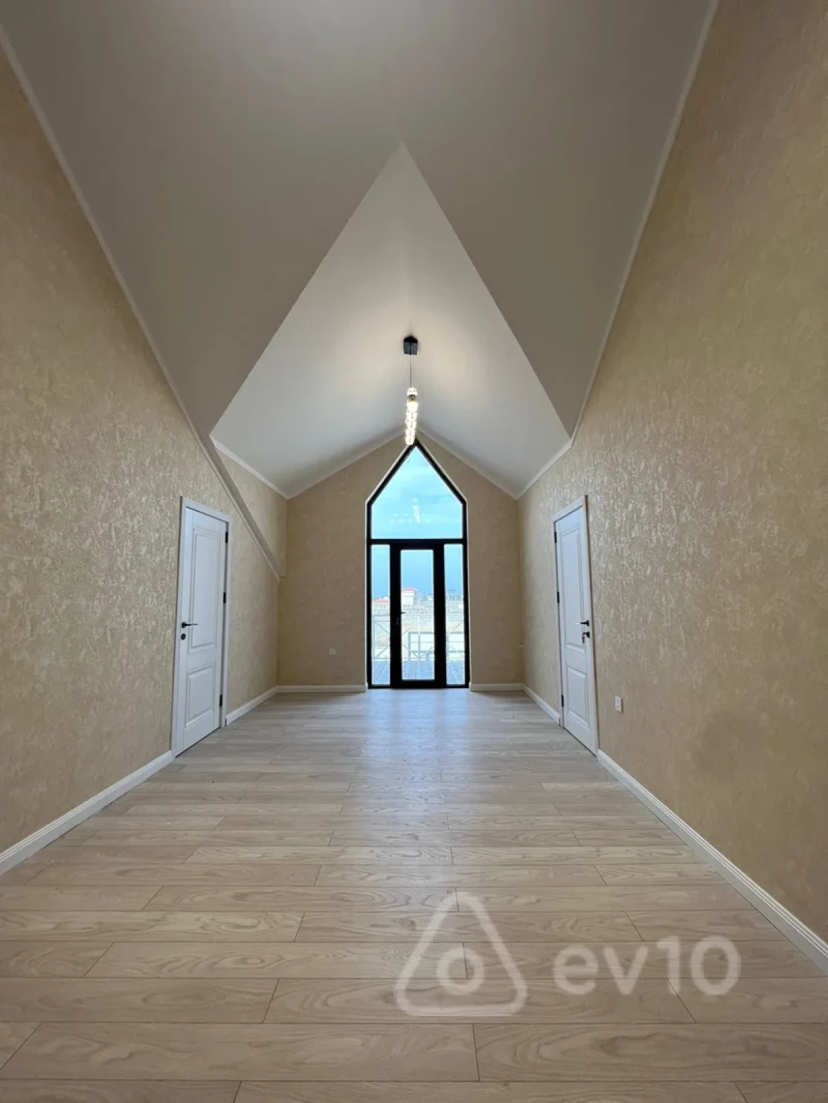 Satılır 7 otaqlı həyət evi 400 m²