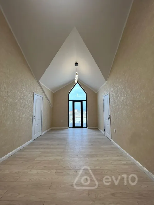 Satılır 7 otaqlı həyət evi 400 m²