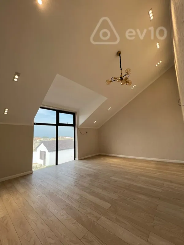 Satılır 7 otaqlı həyət evi 400 m²