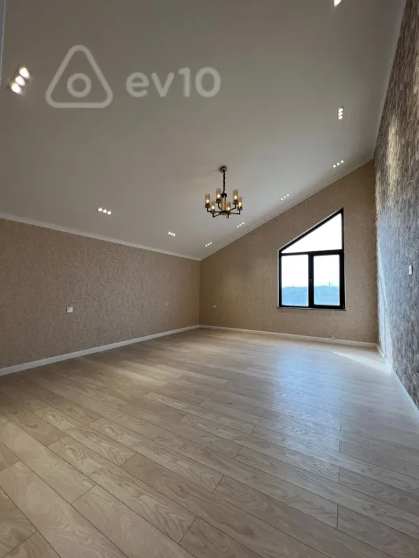 Satılır 7 otaqlı həyət evi 400 m²