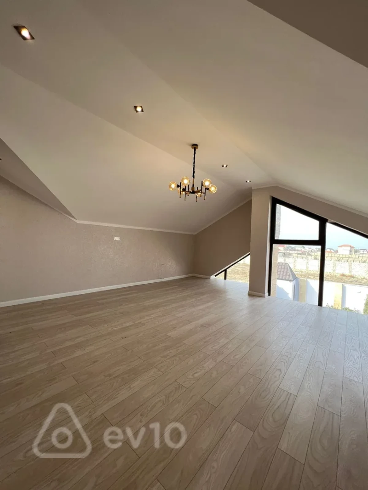 Satılır 7 otaqlı həyət evi 400 m²