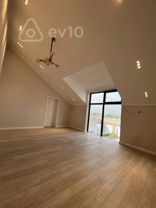Satılır 7 otaqlı həyət evi 400 m²