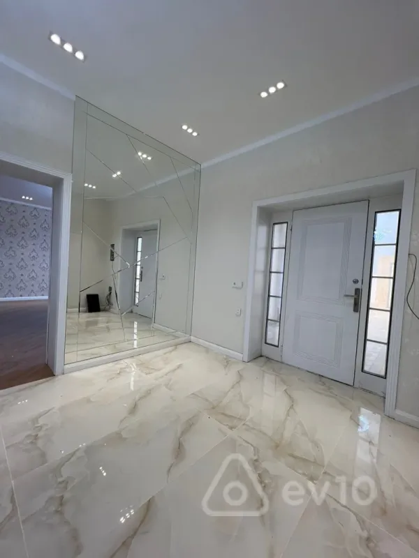 Satılır 7 otaqlı həyət evi 400 m²