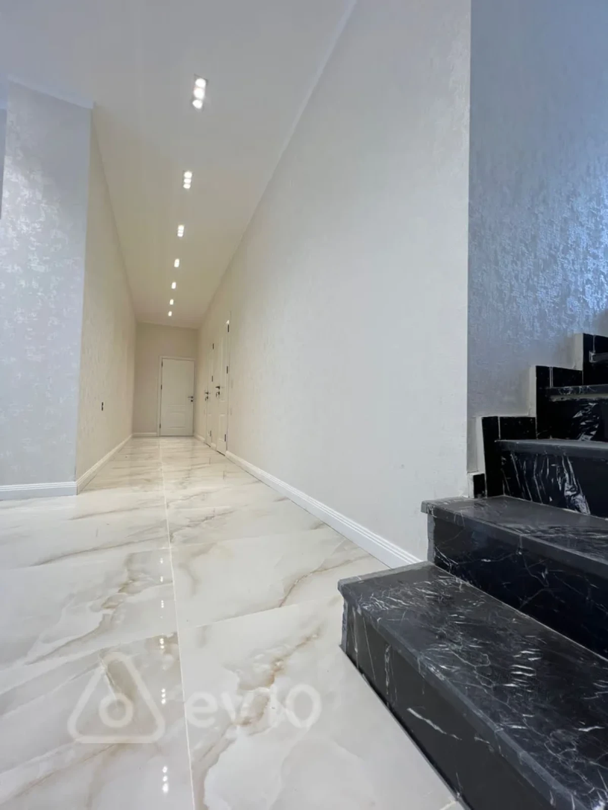 Satılır 7 otaqlı həyət evi 400 m²