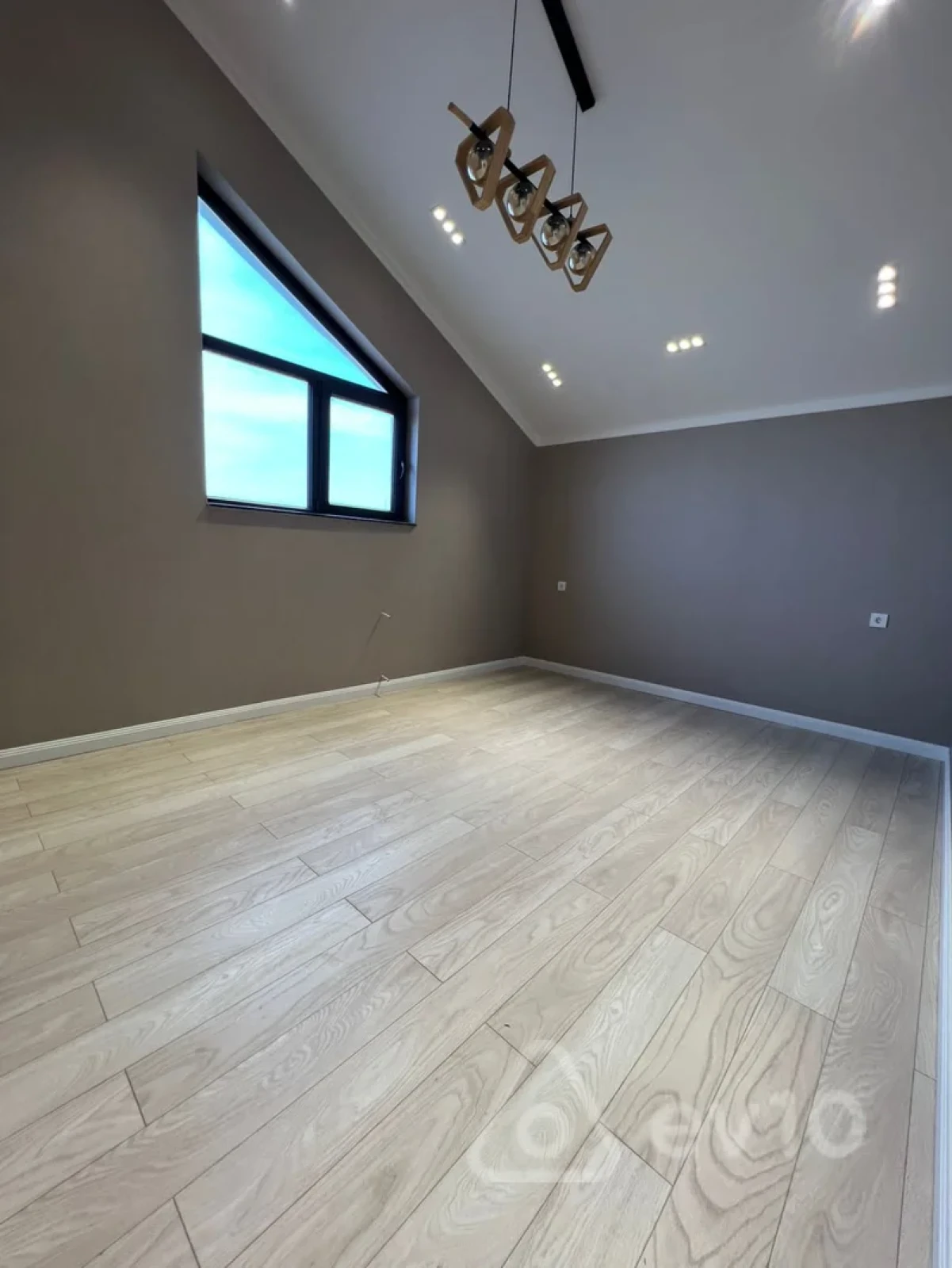 Satılır 7 otaqlı həyət evi 400 m²