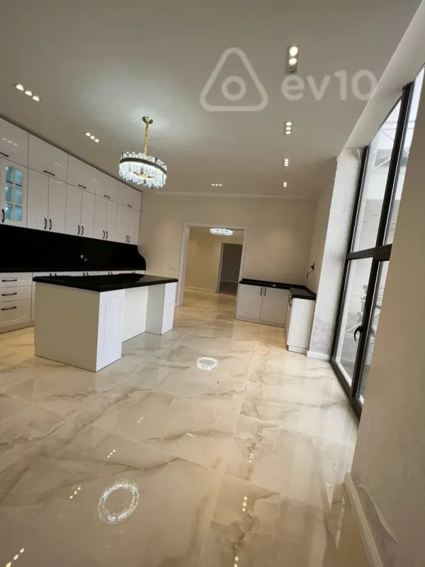 Satılır 7 otaqlı həyət evi 400 m²