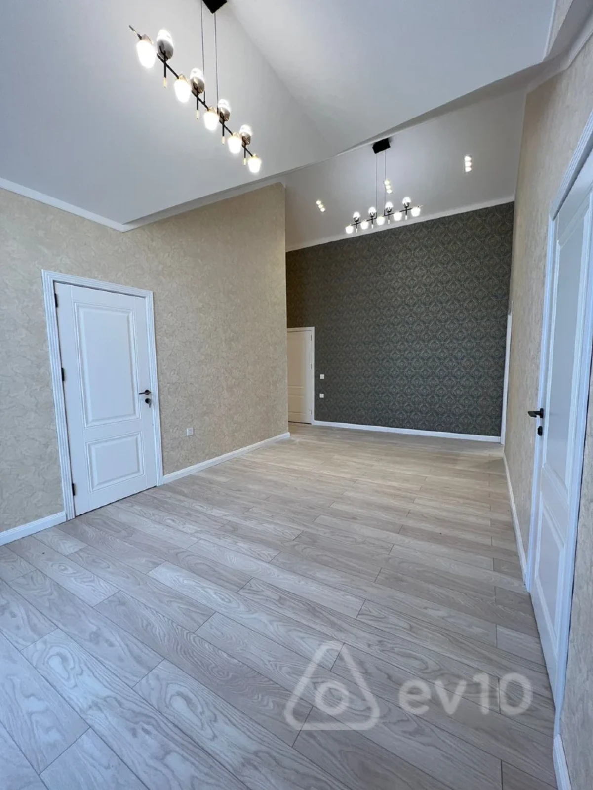 Satılır 7 otaqlı həyət evi 400 m²