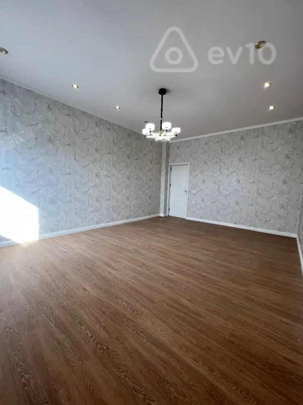 Satılır 7 otaqlı həyət evi 400 m²