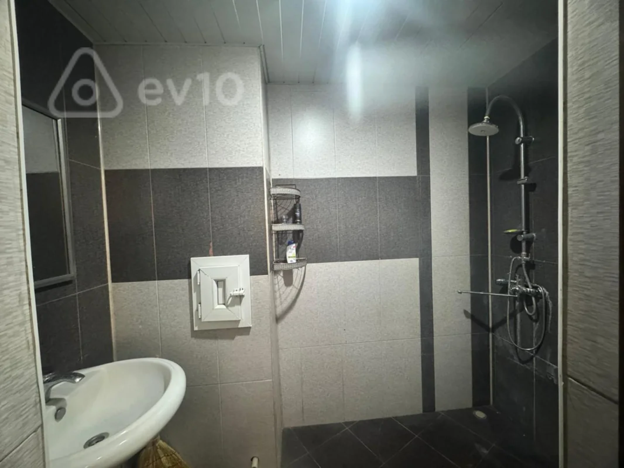 Kirayə verilir 2 otaqlı yeni tikili 65 m²