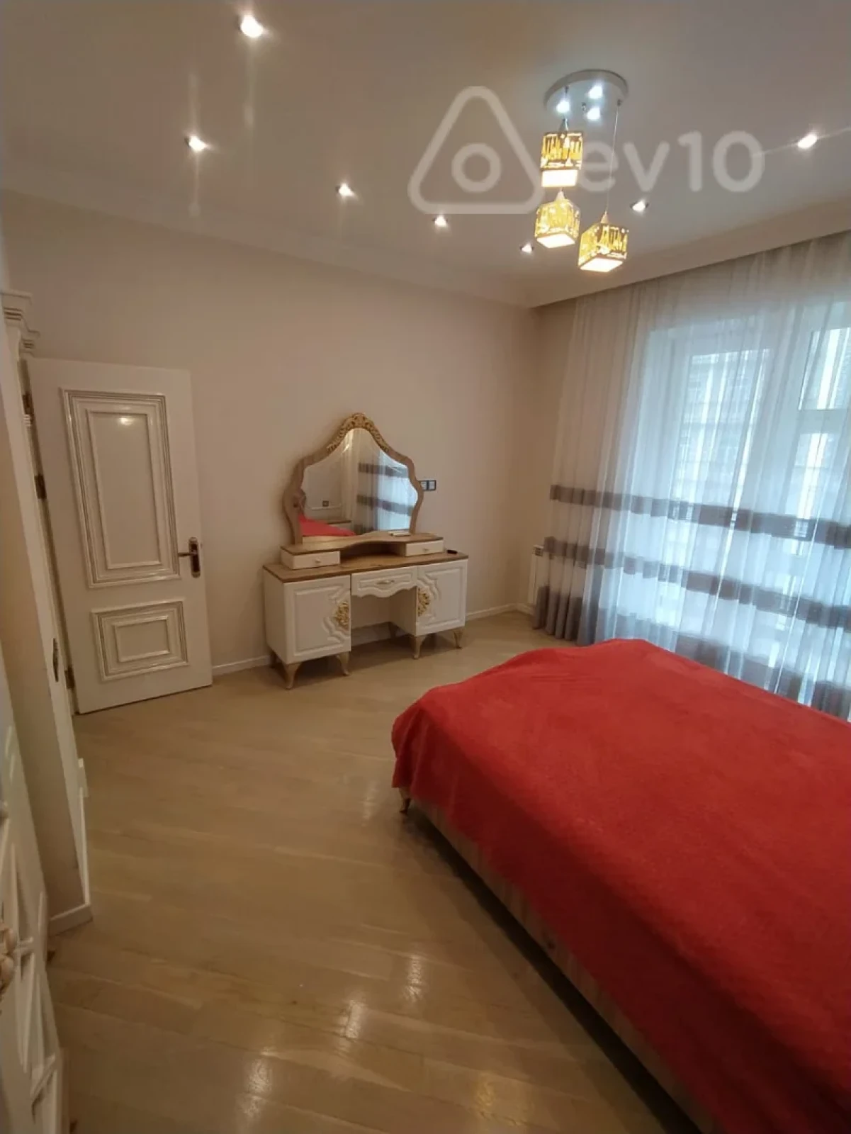 Kirayə verilir 3 otaqlı yeni tikili 145 m²