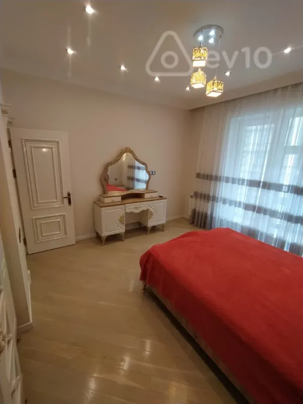 Kirayə verilir 3 otaqlı yeni tikili 145 m²