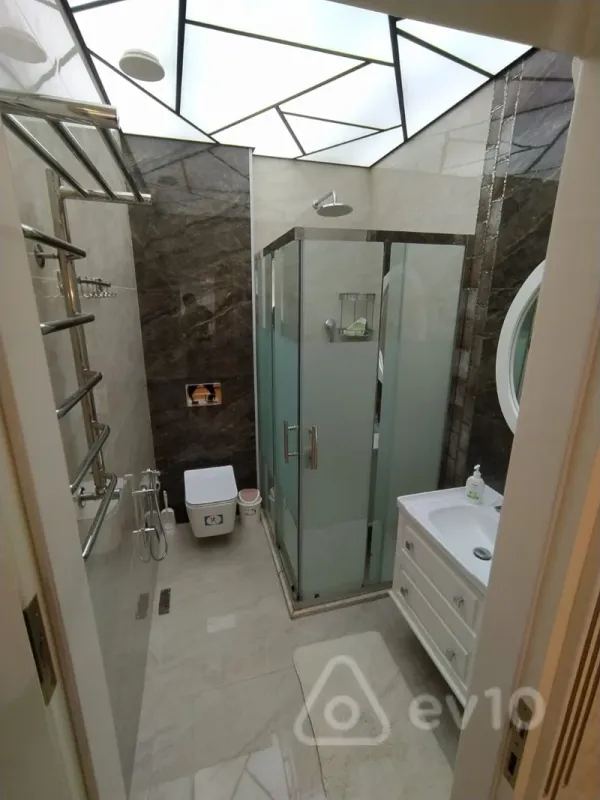 Kirayə verilir 3 otaqlı yeni tikili 145 m²