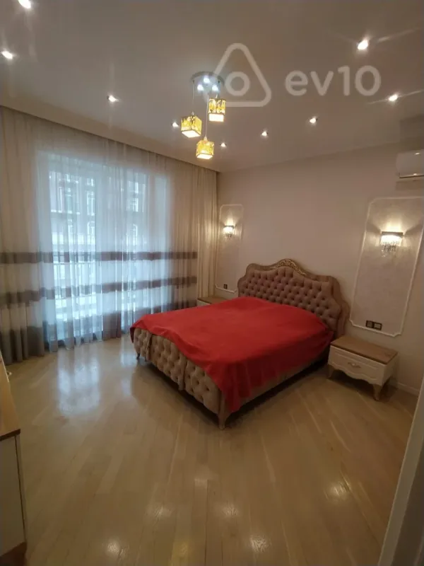 Kirayə verilir 3 otaqlı yeni tikili 145 m²