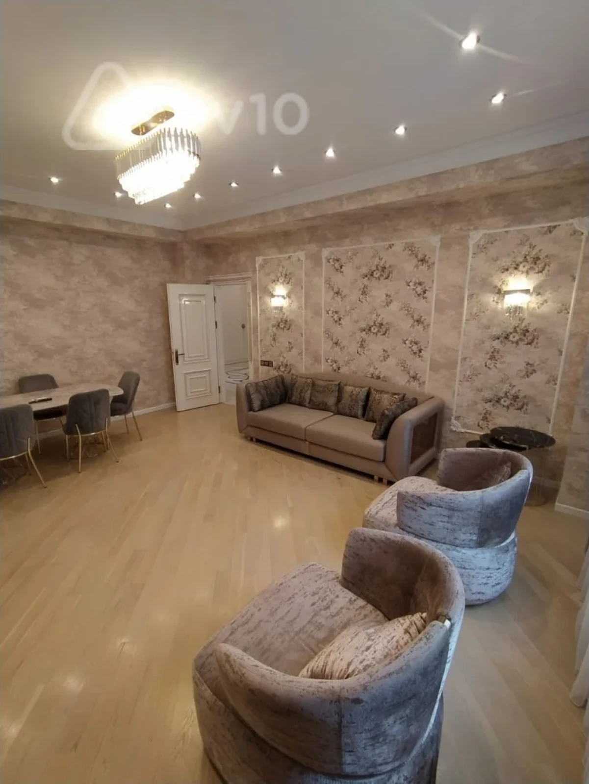 Kirayə verilir 3 otaqlı yeni tikili 145 m²