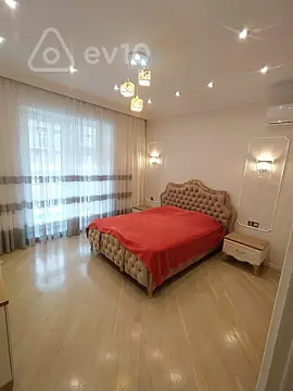 Kirayə verilir 3 otaqlı yeni tikili 145 m²