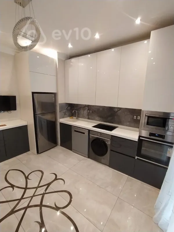 Kirayə verilir 3 otaqlı yeni tikili 145 m²