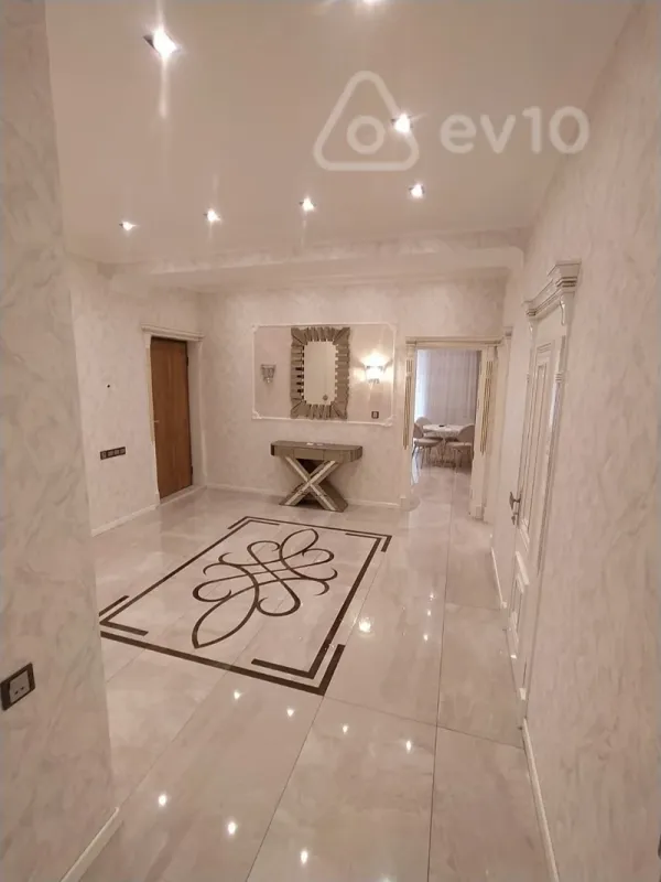 Kirayə verilir 3 otaqlı yeni tikili 145 m²