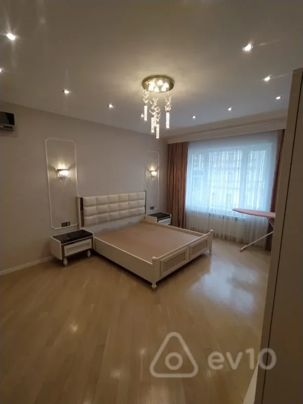 Kirayə verilir 3 otaqlı yeni tikili 145 m²