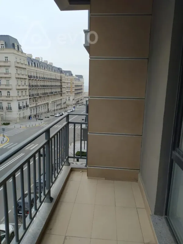 Kirayə verilir 3 otaqlı yeni tikili 145 m²