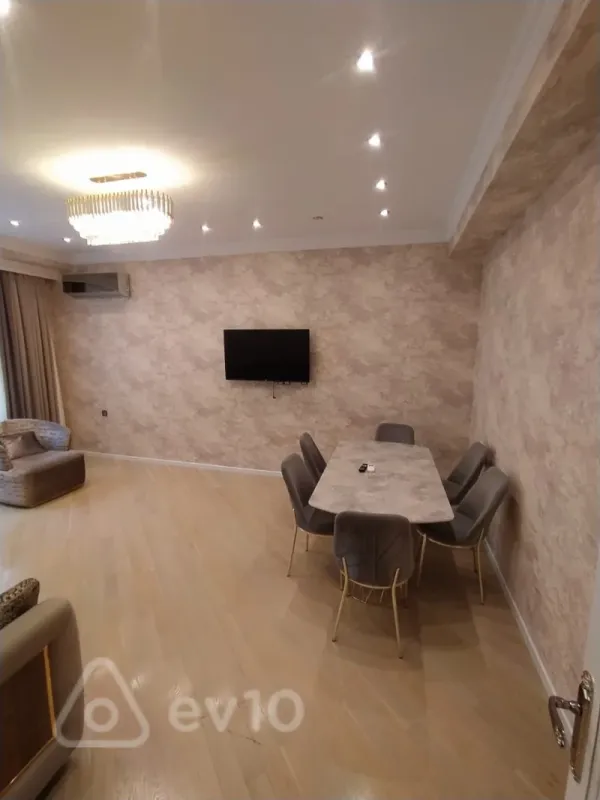 Kirayə verilir 3 otaqlı yeni tikili 145 m²