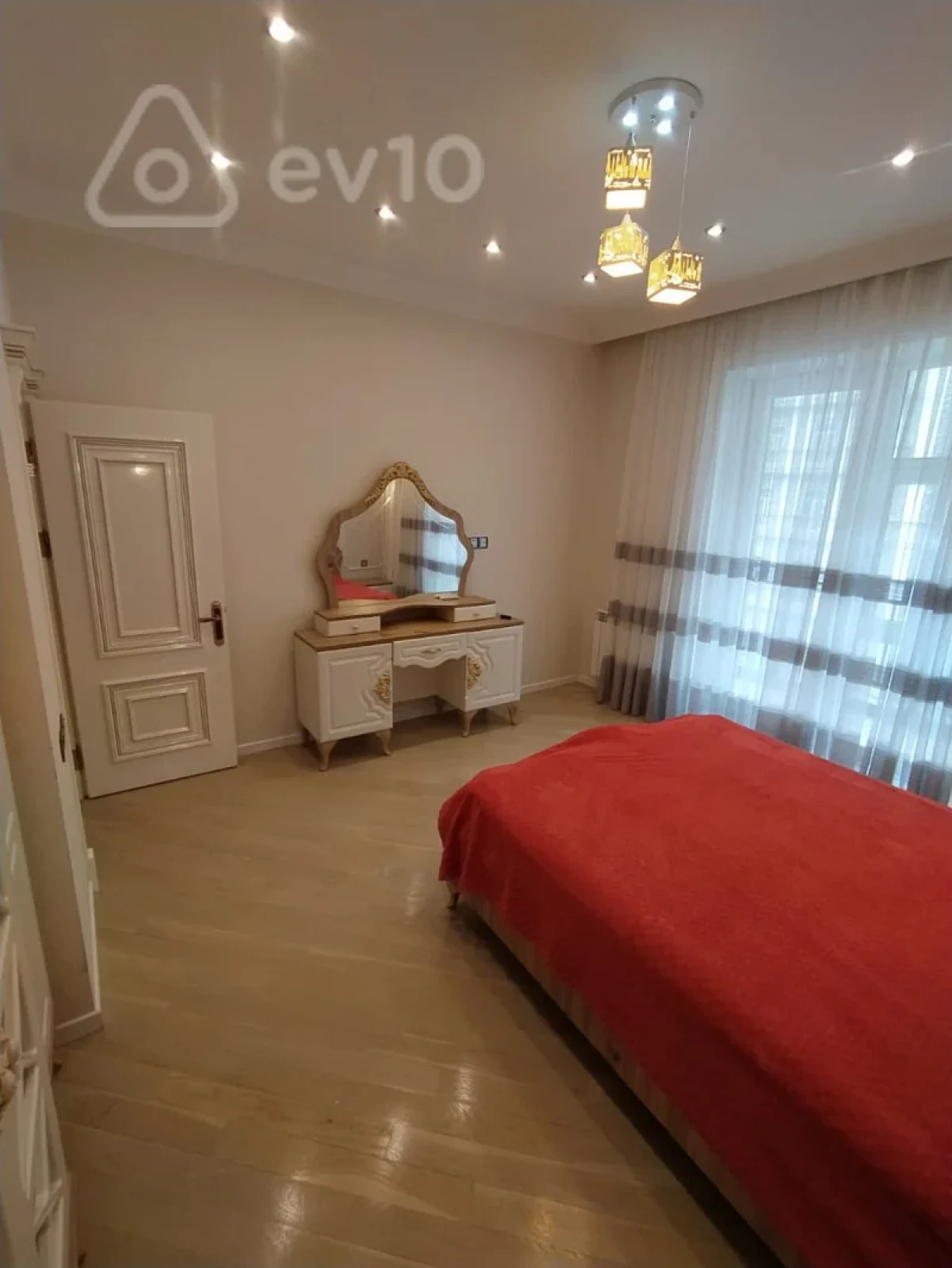 Kirayə verilir 3 otaqlı yeni tikili 145 m²