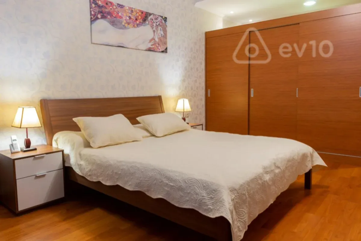 Kirayə verilir 3 otaqlı yeni tikili 170 m²