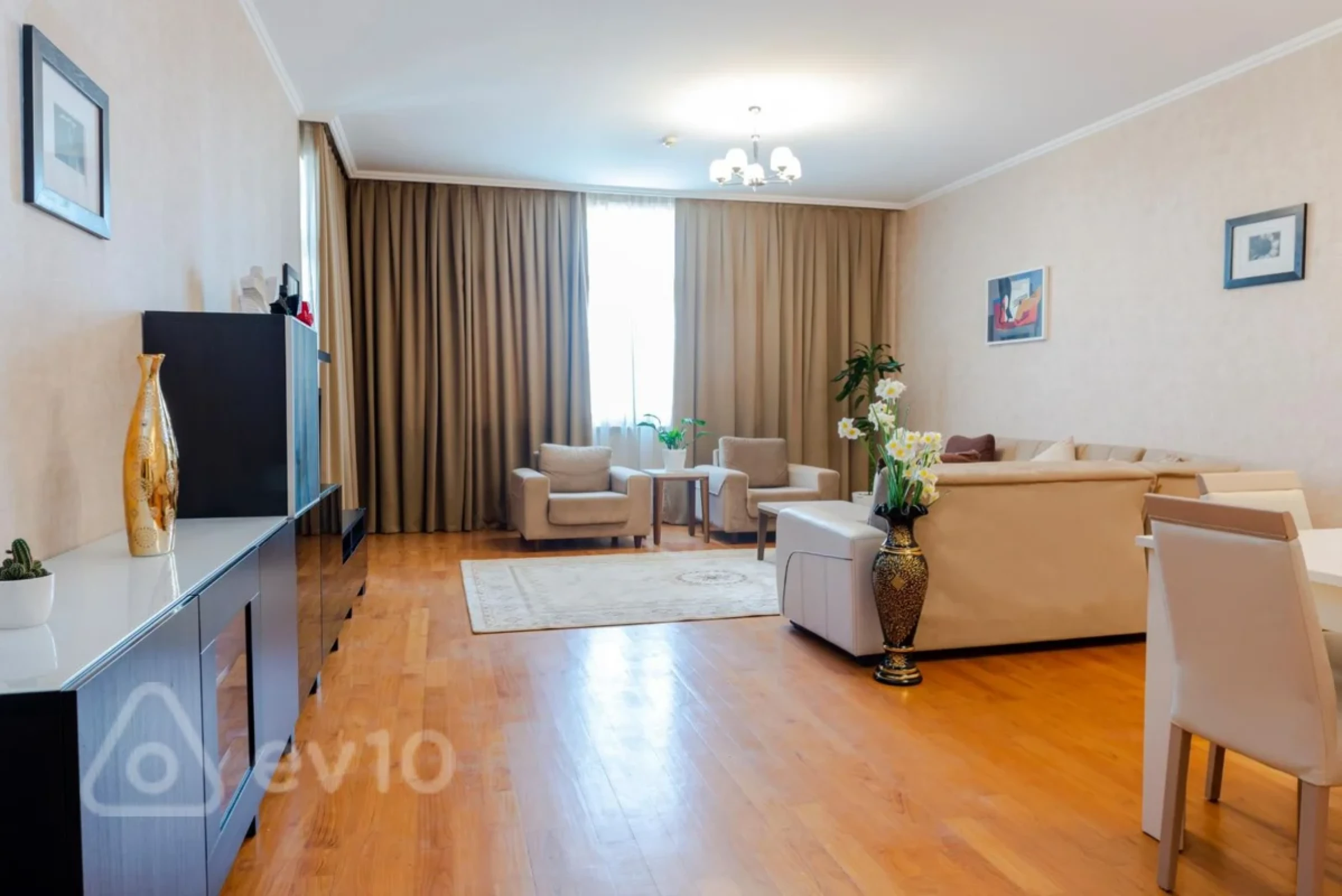 Kirayə verilir 3 otaqlı yeni tikili 170 m²