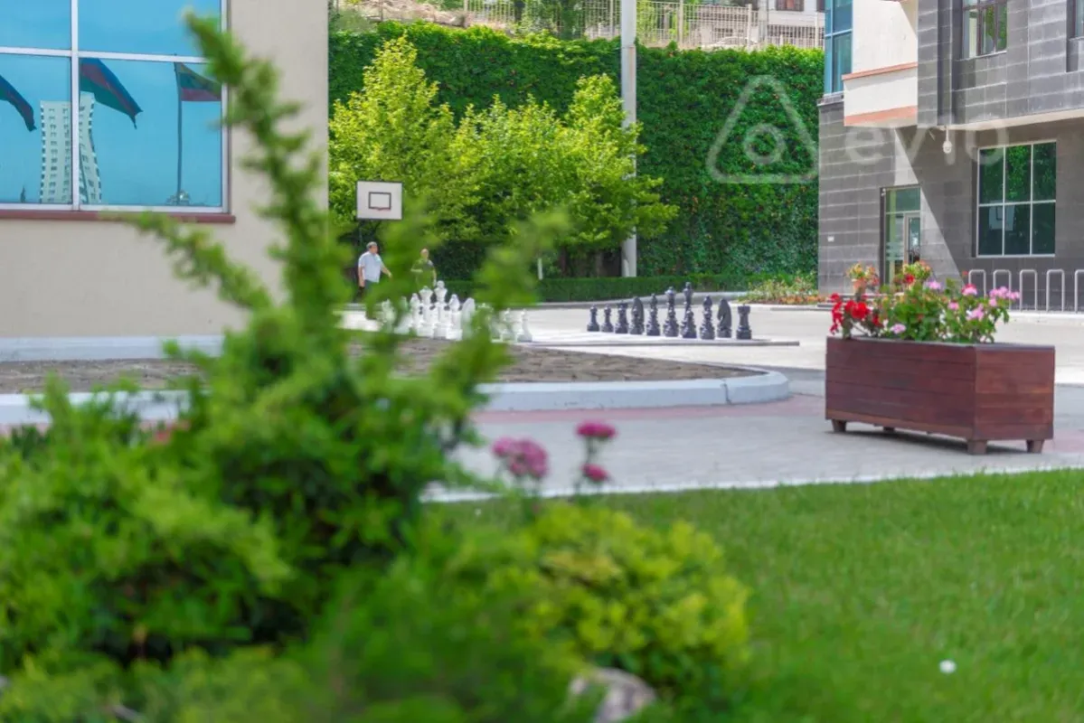 Kirayə verilir 3 otaqlı yeni tikili 170 m²