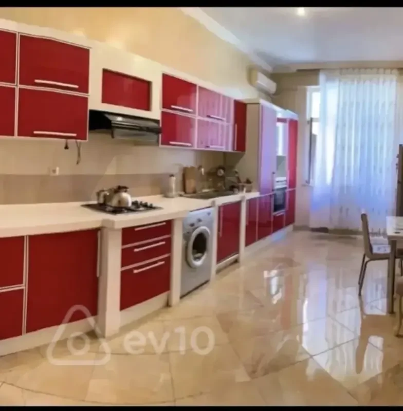 Kirayə verilir 3 otaqlı yeni tikili 400 m²