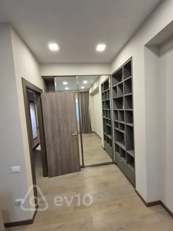 Kirayə verilir 3 otaqlı yeni tikili 120 m²