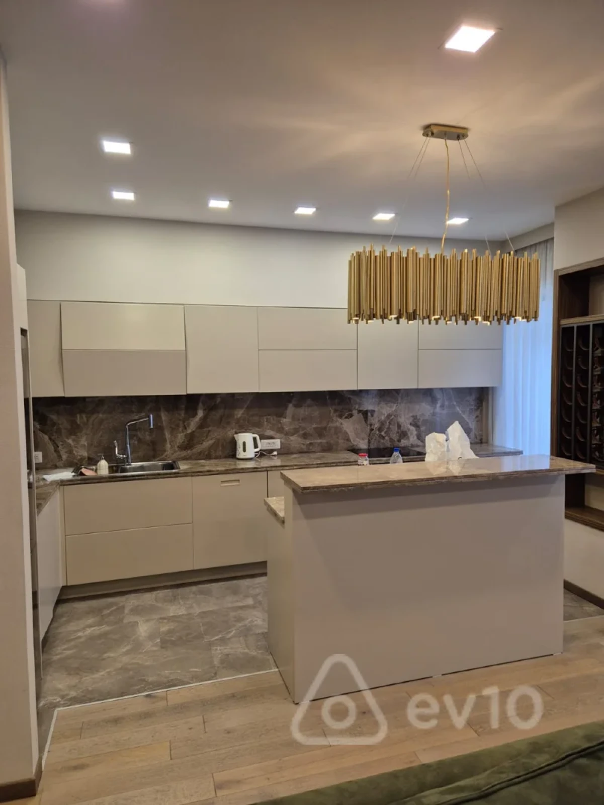 Kirayə verilir 3 otaqlı yeni tikili 120 m²