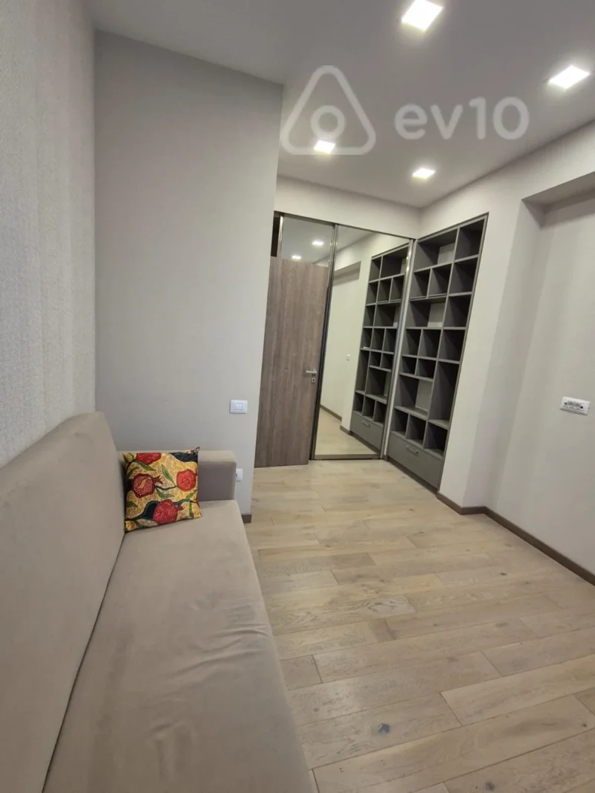 Kirayə verilir 3 otaqlı yeni tikili 120 m²