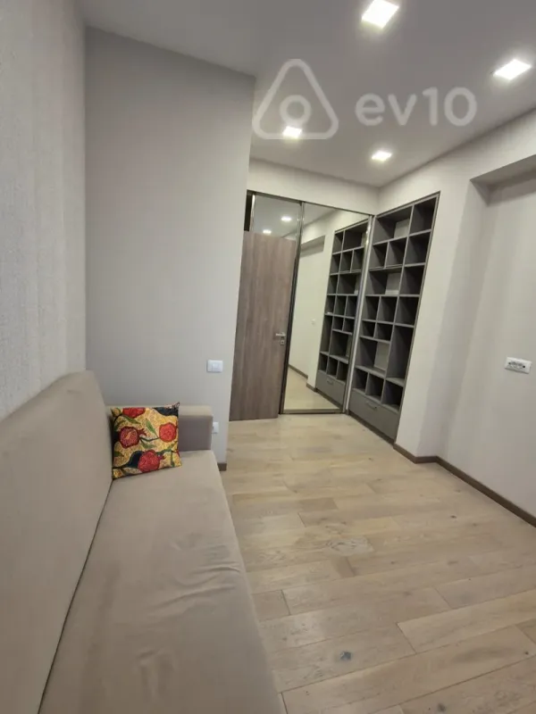 Kirayə verilir 3 otaqlı yeni tikili 120 m²