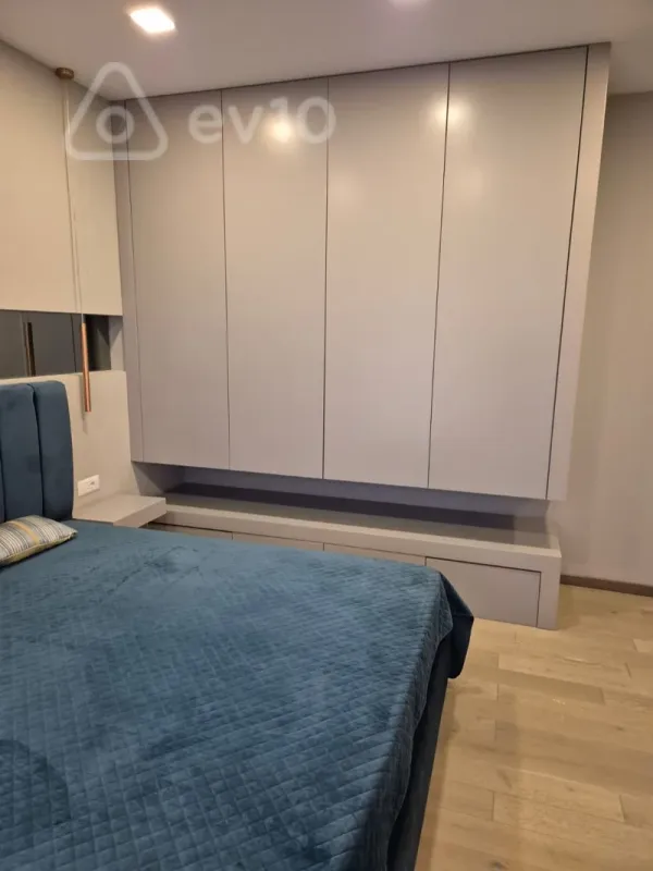 Kirayə verilir 3 otaqlı yeni tikili 120 m²