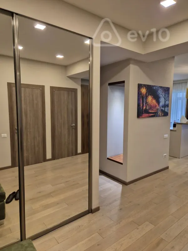 Kirayə verilir 3 otaqlı yeni tikili 120 m²