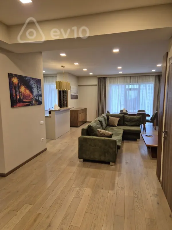 Kirayə verilir 3 otaqlı yeni tikili 120 m²