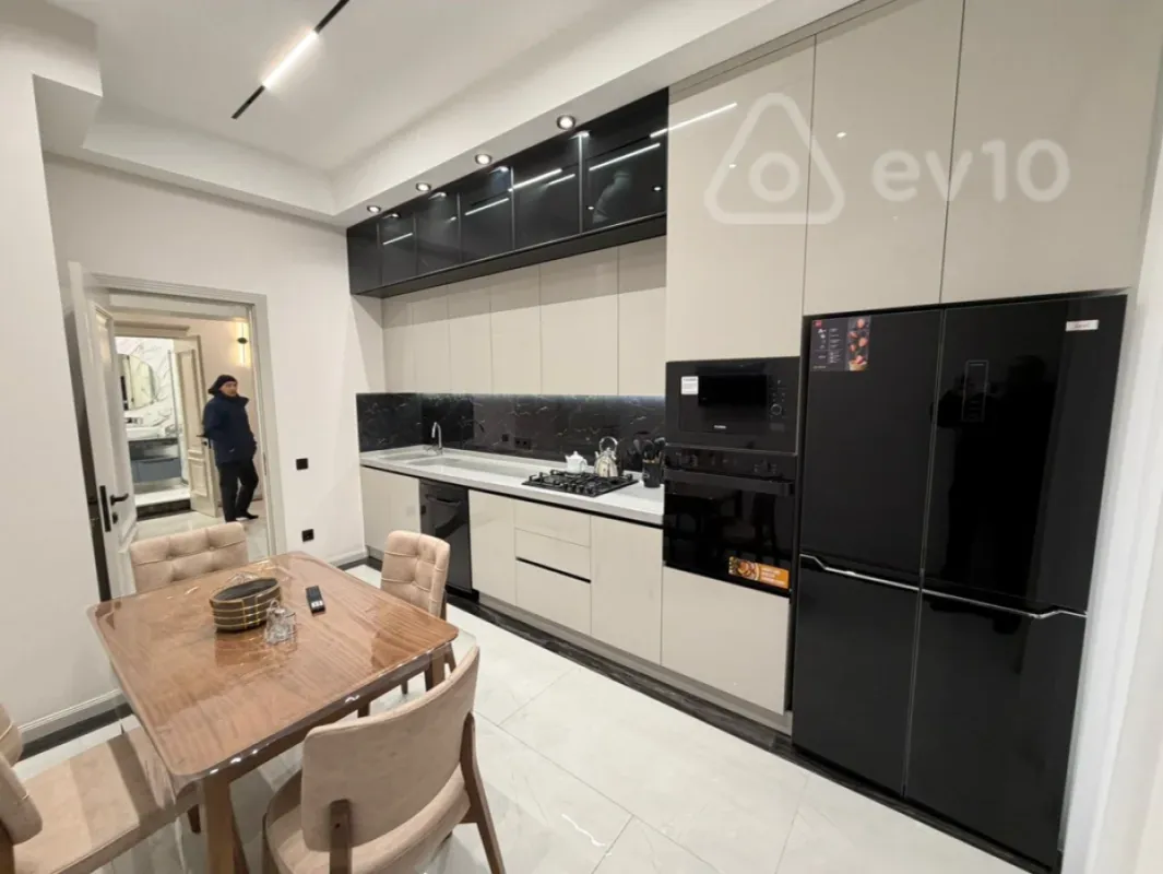 Kirayə verilir 3 otaqlı yeni tikili 130 m²